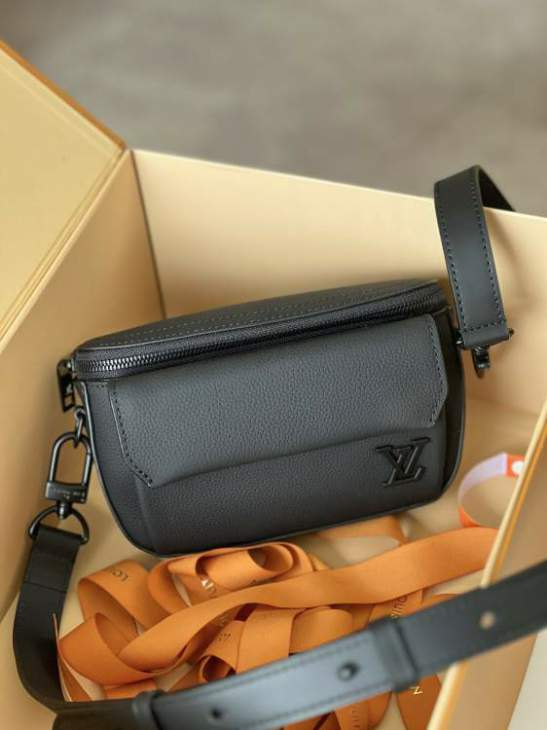 Picture of Louis Vuitton Mens Bags _SKUfw165867161fw